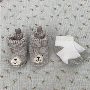 Cloud Island newborn booties